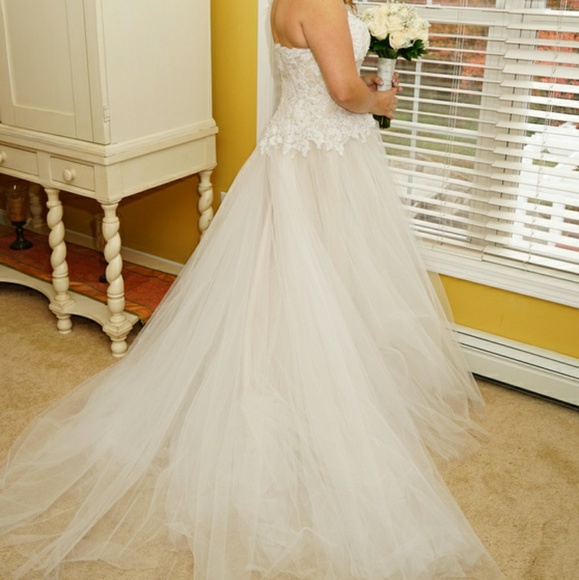 Wedding Dress - Picture 2 of 8